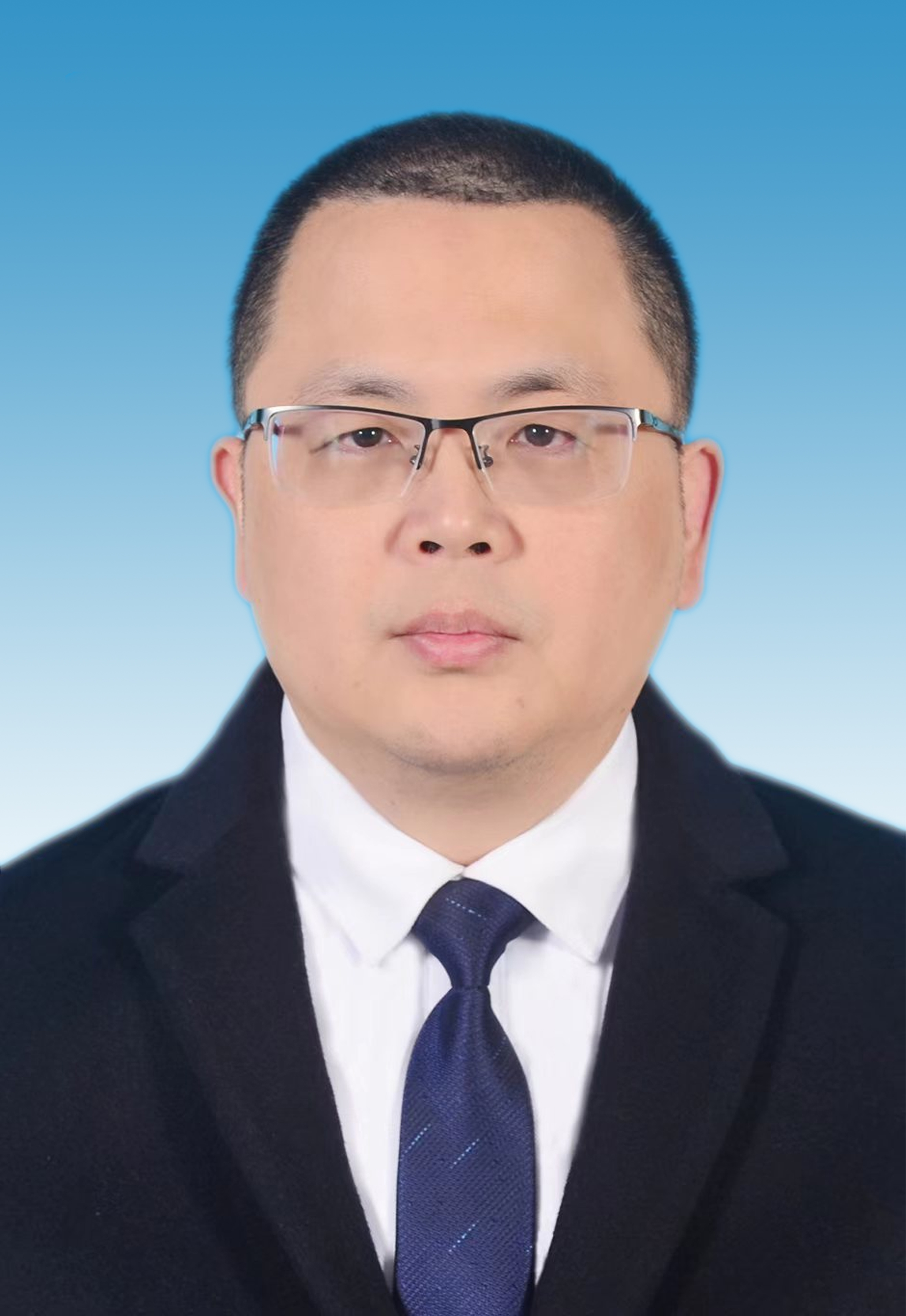 市纪委监委驻市国资委纪检监察组组长、市国资委党委委员：冯明亮